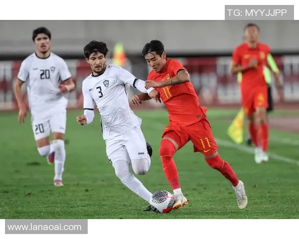 现役足球巨星同框合影 展现顶级球员荣耀与风采